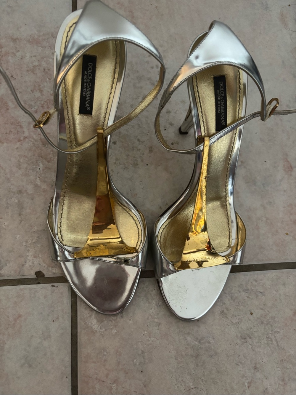 Dolce & gabbana t strap logo sandals gold monogram shoes cutout heels